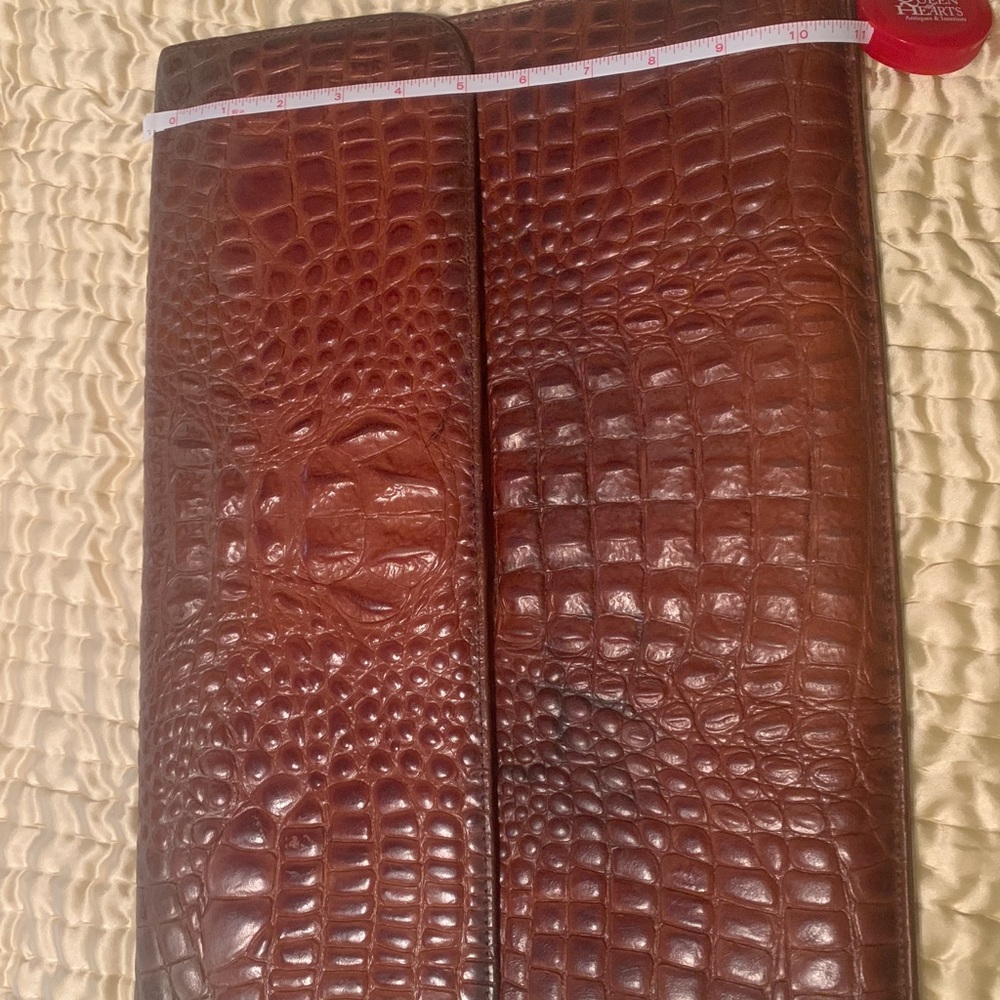 Alligator attaché case. (One single skin) - Picture 2 of 7